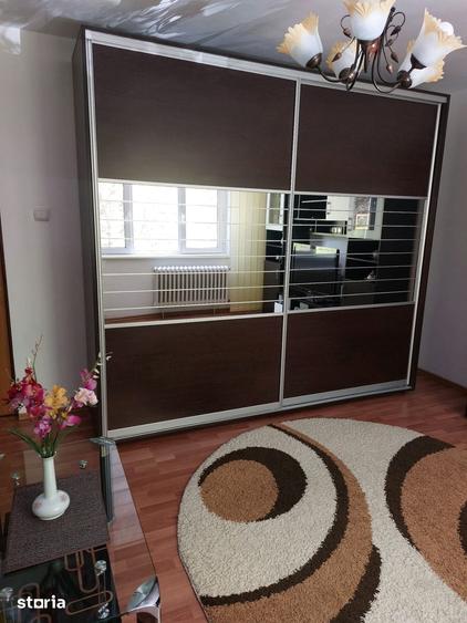 Apartament cu 3 camere decomandat în Nerva Traian