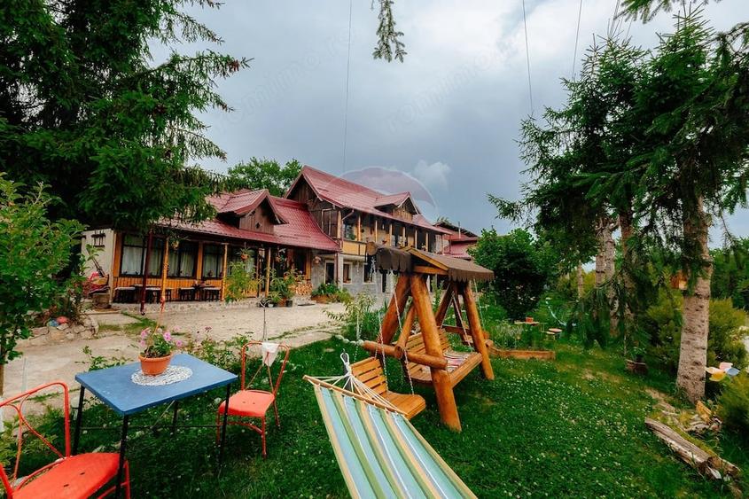 Casă cu 6 camere cu Teren 861 Mp în Corbi