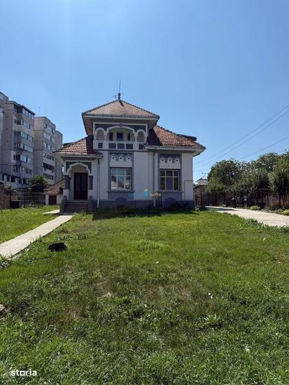 Casă cu 4 camere cu Teren 2179 Mp în Central