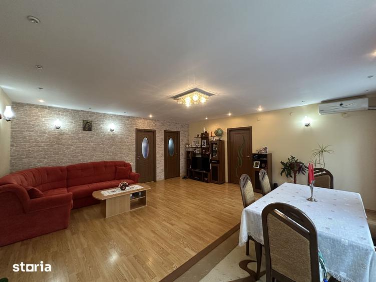 Casă cu 6 camere cu Teren 2250 Mp în Fulga
