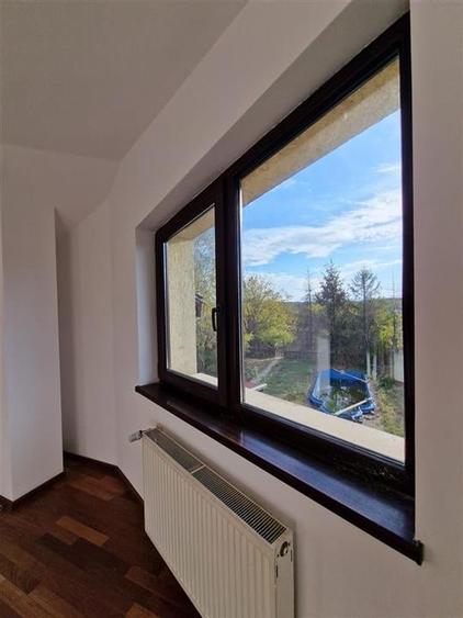 Casă individuală cu 8 camere cu Teren 2756 Mp în Sântandrei