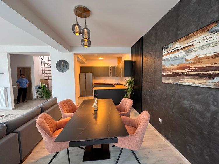 Duplex cu 5 camere cu Teren 600 Mp în Odăi