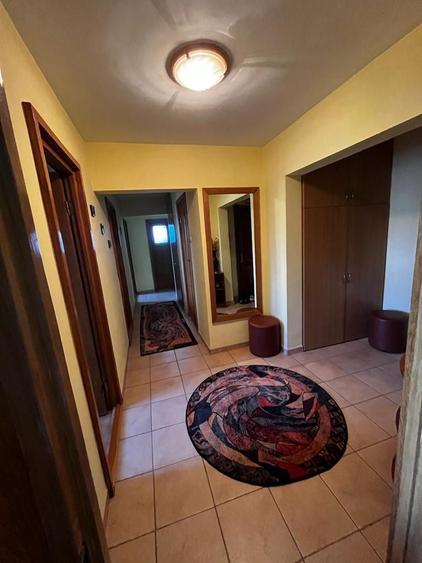 Apartament cu 3 camere decomandat, mobilat în Tomis Nord