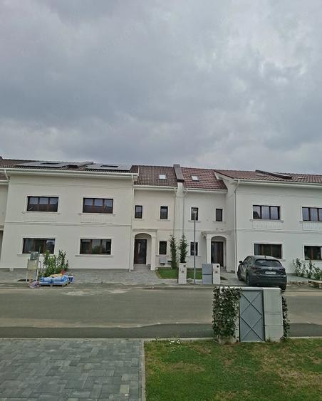 Casă cu 5 camere cu Teren 250 Mp în Torontalului