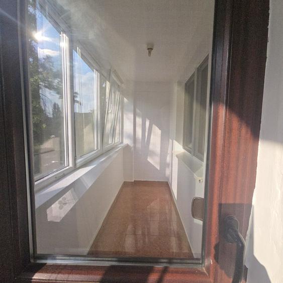 Apartament cu 3 camere semidecomandat în Crângași