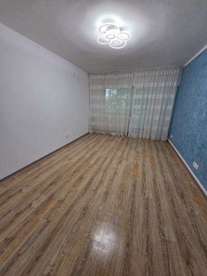 Apartament cu 4 camere decomandat în Doamna Ghica