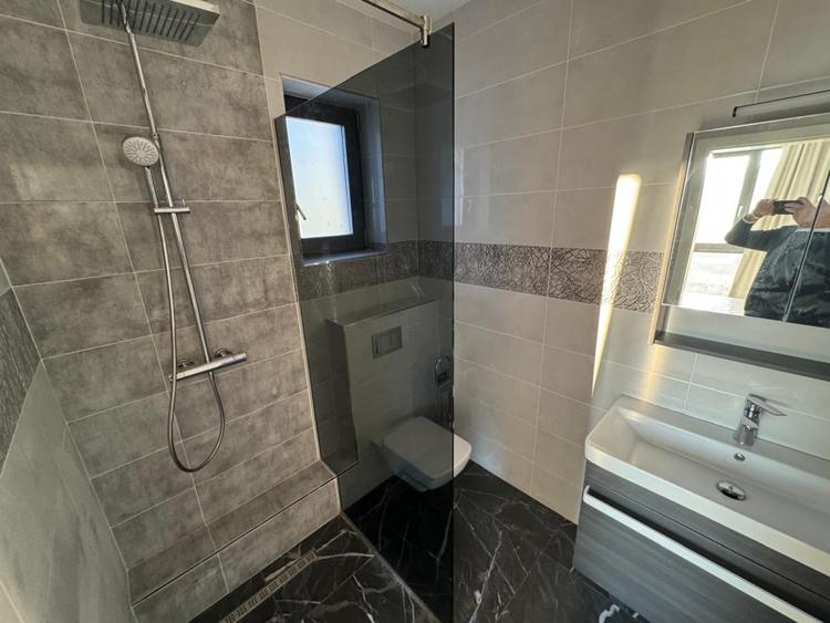 Casă individuală cu 5 camere cu Canalizare în Iris