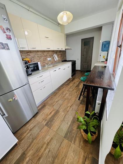 Apartament cu 3 camere decomandat în Central