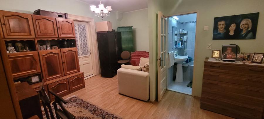 Casă individuală cu 4 camere cu Garaj în Schei