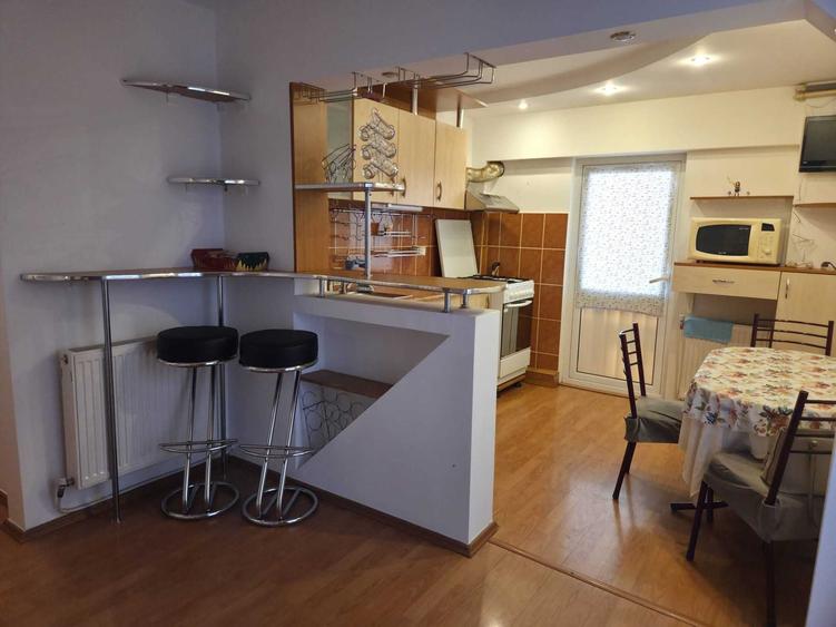 Apartament cu 3 camere decomandat în Milcov
