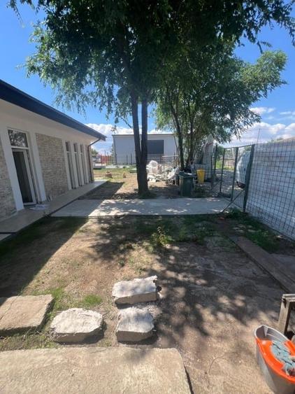 Casă individuală cu 3 camere cu Canalizare în Central