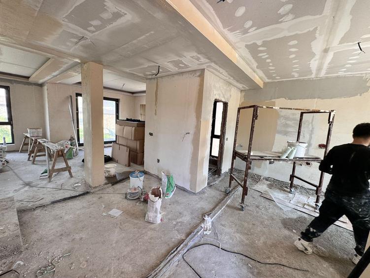 Casă individuală cu 4 camere cu Canalizare în Fundeni