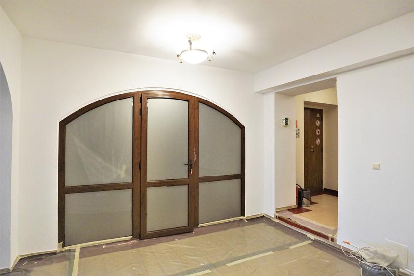 Birou, de 677 mp, în P-ța Romană