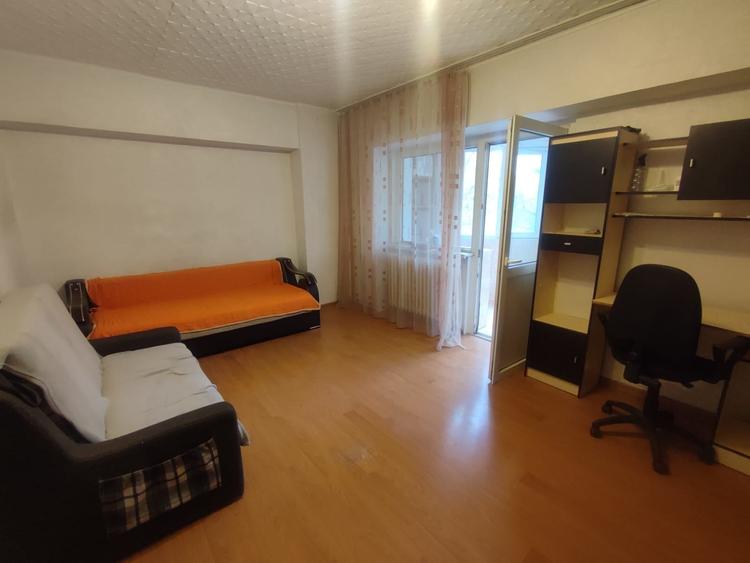 Apartament cu 3 camere decomandat, mobilat în Nicolina