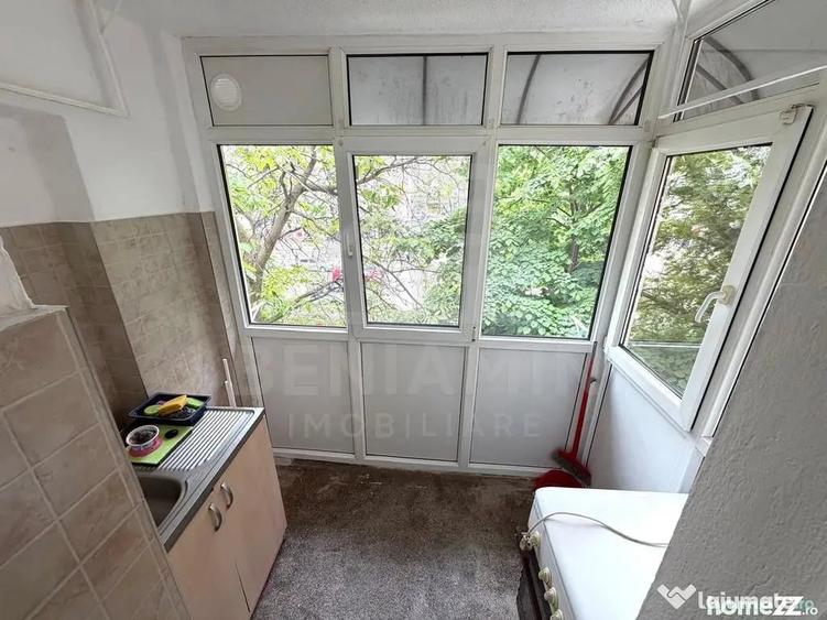 Apartament cu 2 camere decomandat în Sărari