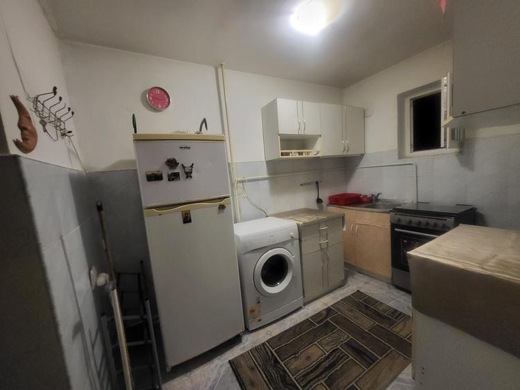 Apartament cu 2 camere semidecomandat în Podu Roș
