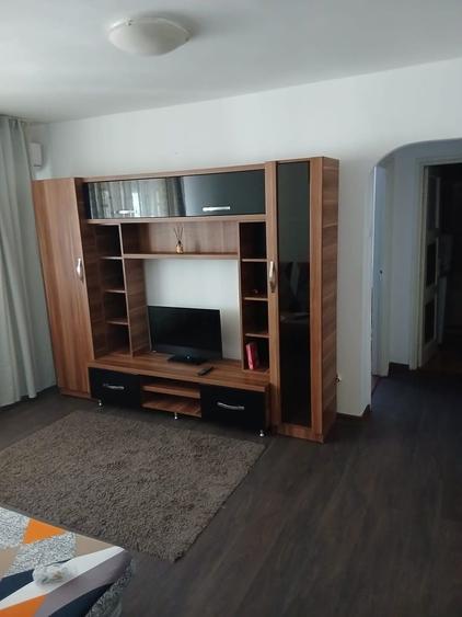 Apartament cu 2 camere semidecomandat în Grivița