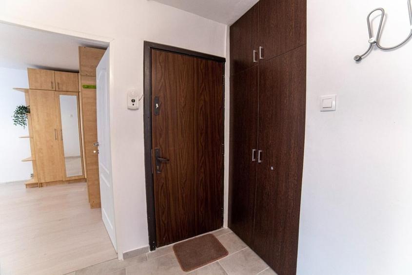 Apartament cu 3 camere decomandat, mobilat în Crângași