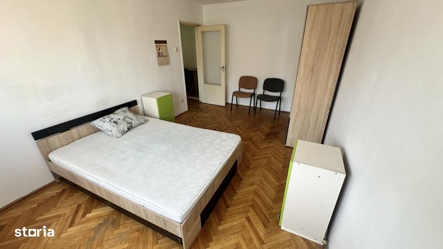 Apartament cu 4 camere decomandat, mobilat în Vasile Aaron — fotografia 1