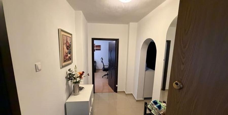 Apartament cu 3 camere decomandat, mobilat în Vitan Mall