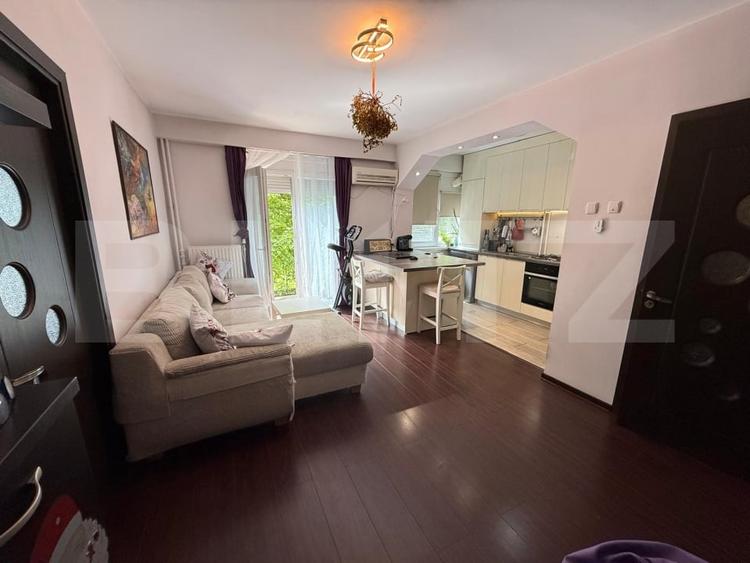 Apartament cu 4 camere decomandat, mobilat în Central