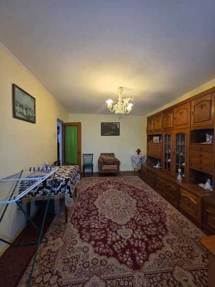 Apartament cu 3 camere decomandat în Titan