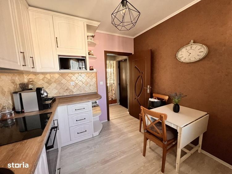 Apartament cu 3 camere semidecomandat în Dâmbovița