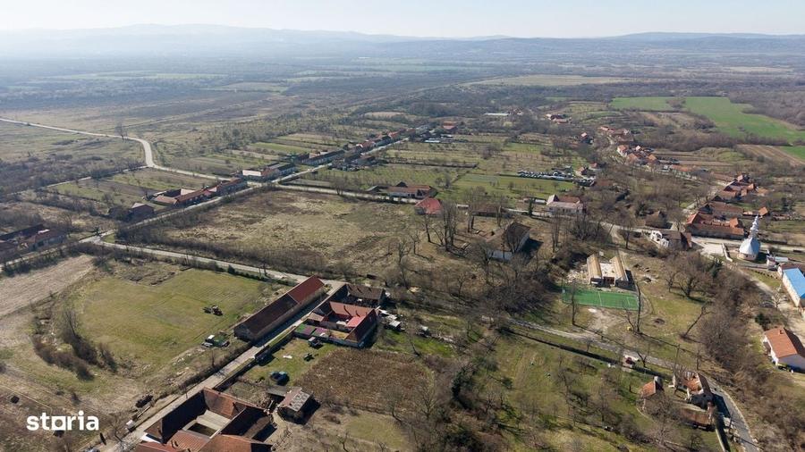 Casă cu 4 camere în Jupani