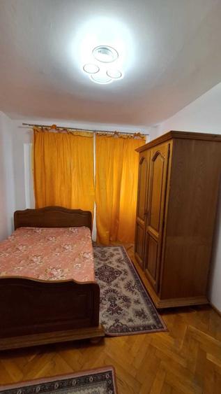 Apartament cu 3 camere decomandat în Capitol