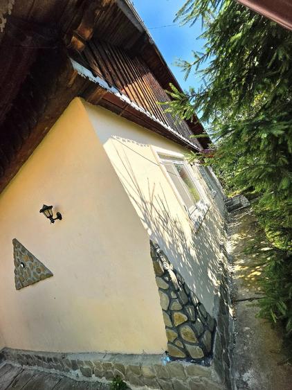 Casă cu 5 camere cu Teren 2800 Mp în Central