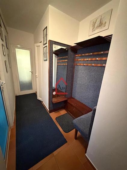 Apartament cu 3 camere decomandat în Filiași