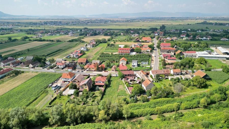 Teren Construcții intravilan de 1777 mp, în Stupini