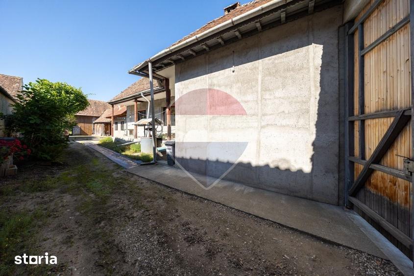 Casă cu 4 camere cu Teren 1346 Mp în Comana