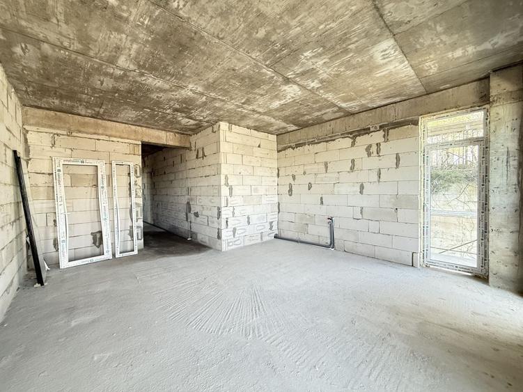 Apartament cu 3 camere semidecomandat în Central