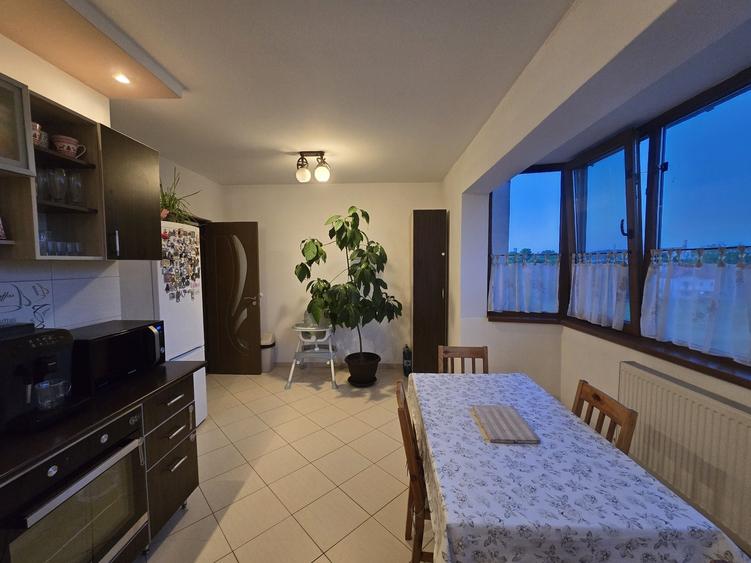 Apartament cu 4 camere decomandat în Horpaz