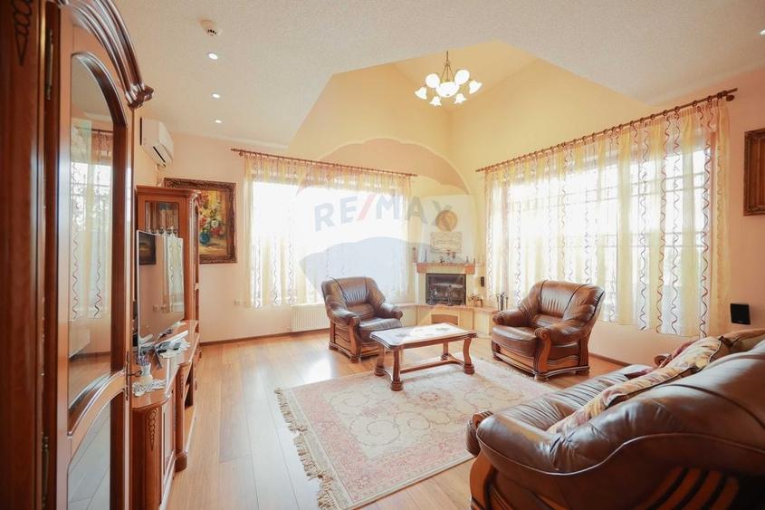 Casă individuală cu 5 camere cu Teren 1000 Mp în Sânmartin