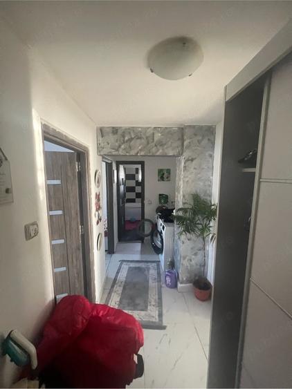Apartament cu 3 camere decomandat în Cornetu