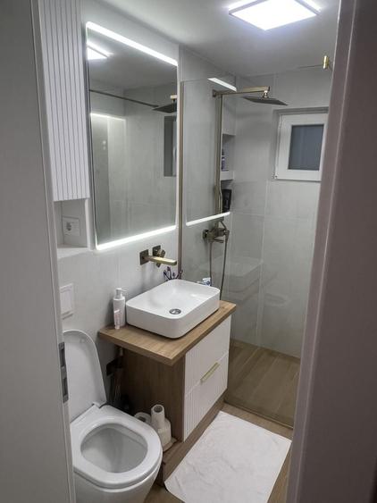 Apartament cu 4 camere decomandat în Central