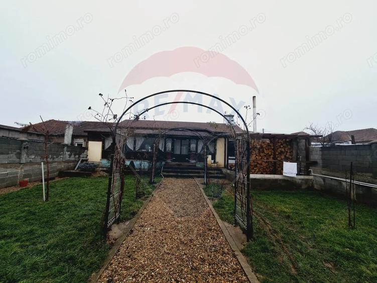 Casă cu 3 camere cu Teren 1262 Mp în Hidiș
