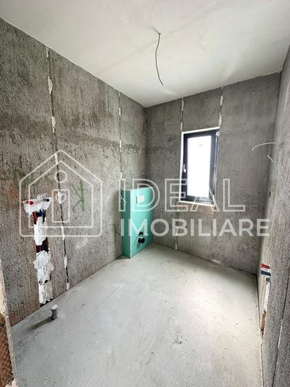 Casă individuală cu 4 camere cu Canalizare în Periferie
