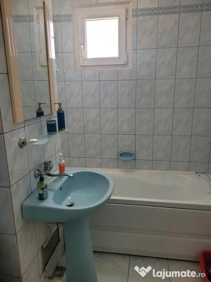 Apartament cu 3 camere decomandat în Narcisa