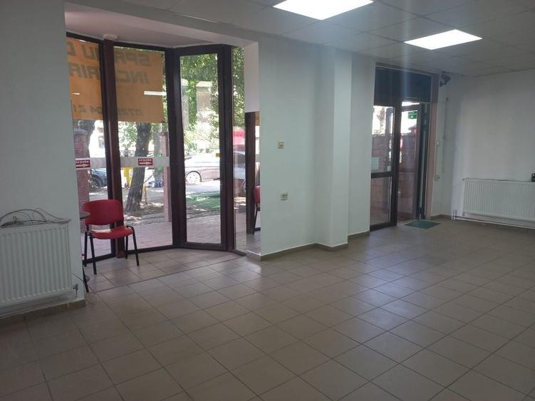 Spațiu comercial, de 100 mp, în Dâmbovița