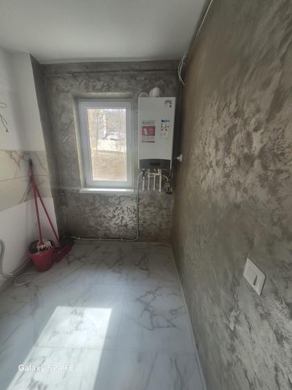 Apartament cu 3 camere semidecomandat, mobilat în Dărmănești