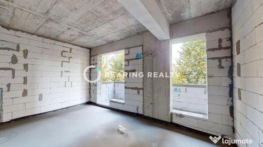 Apartament cu 3 camere semidecomandat în Central
