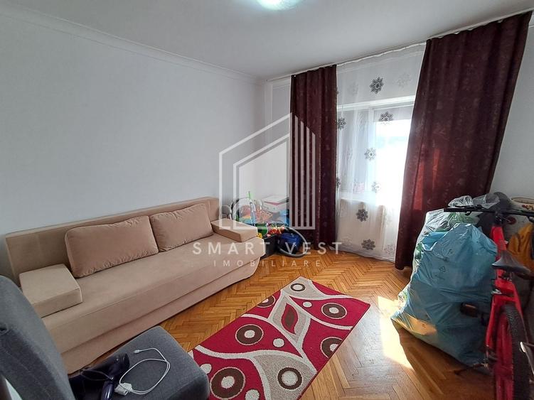 Apartament cu 3 camere semidecomandat, mobilat în Micro 16