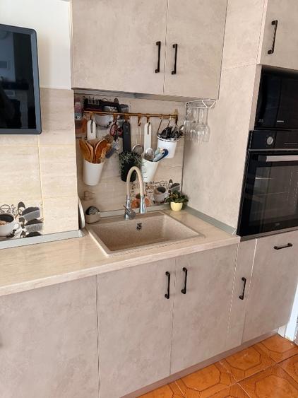 Apartament cu 5 camere decomandat, mobilat în Cezar Petrescu