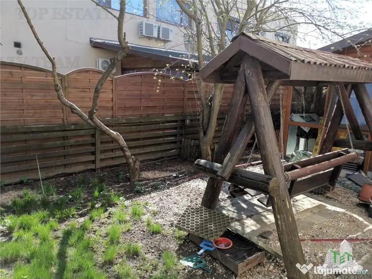 Apartament cu 4 camere decomandat în 1 Decembrie