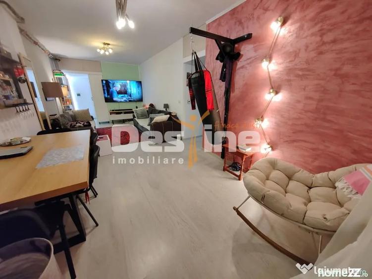 Apartament cu 3 camere decomandat în Valea Adâncă