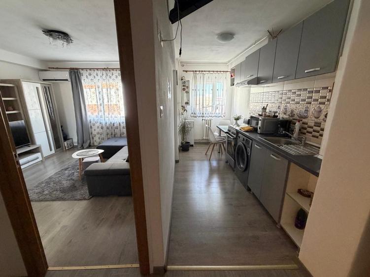 Garsonieră decomandată în Central