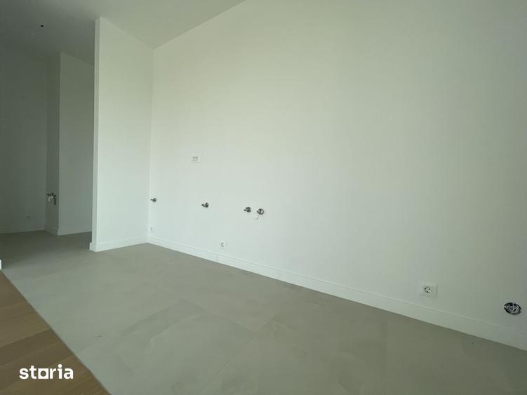 Apartament cu 3 camere semidecomandat în Tei